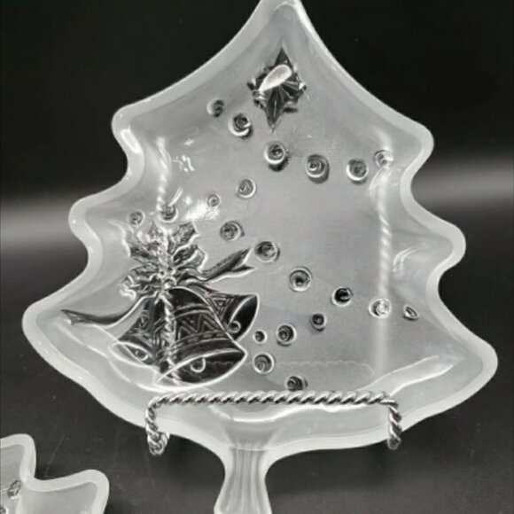 Frosted Christmas Tree Plates Set of 2 Celebrations Crystal Clear Glass - Picture 3 of 7